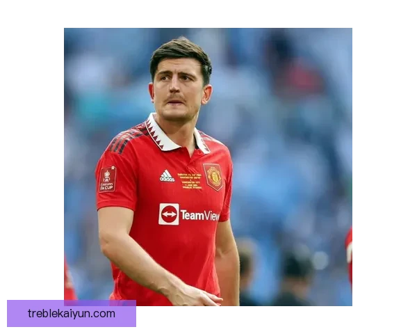 马奎尔在曼联的表现持续回暖，展现出稳健的防守能力。